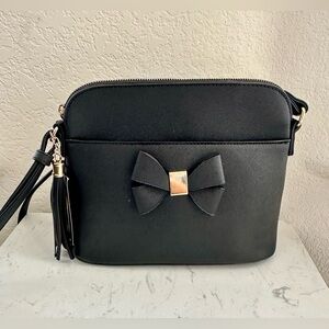 Elegant Black Bow Accent Crossbody Bag